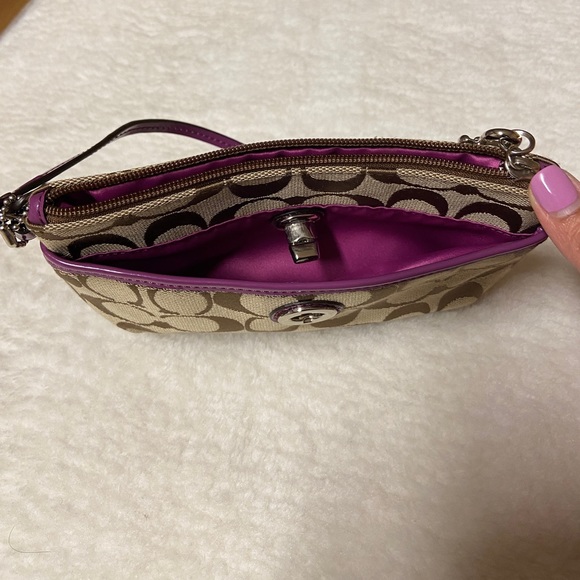 Coach Colour Block Signature Canvas Wristlet  NWOT - Picture 3 of 7